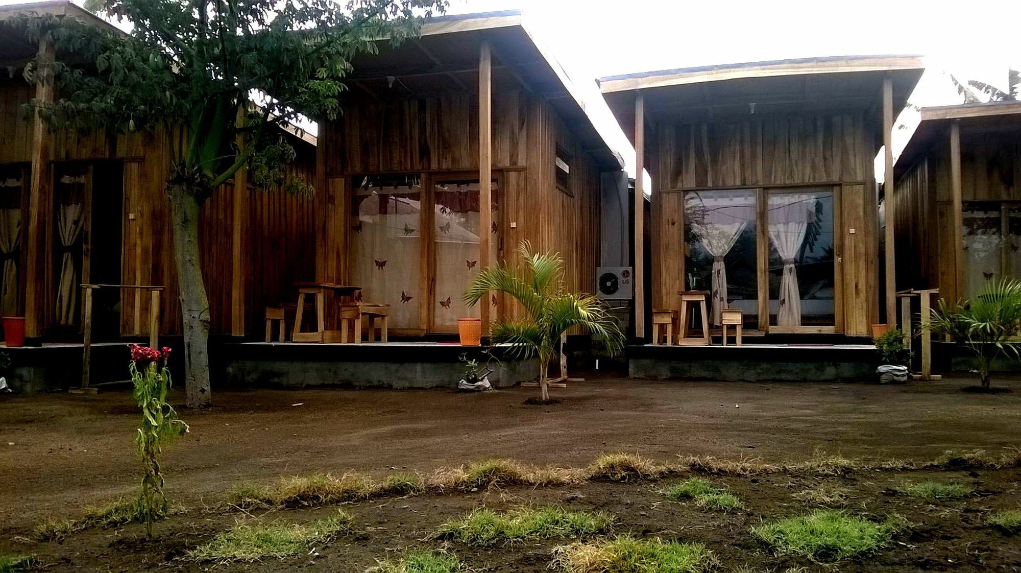 Beach Box Bungalow Τζίλι Τραγουανγκάν Εξωτερικό φωτογραφία